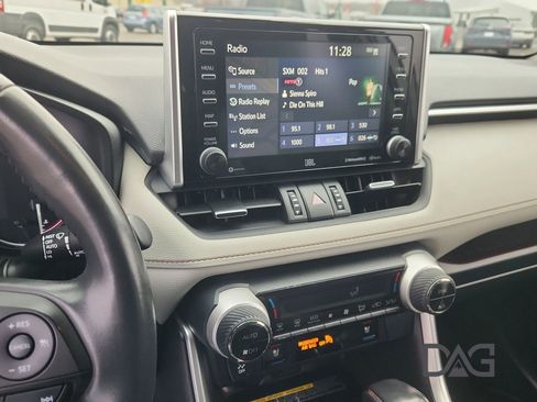 Used 2021 Toyota RAV4 Limited image 32