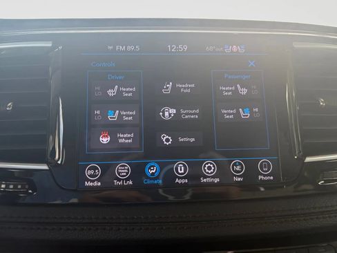 Used 2019 Chrysler Pacifica Limited w/ Tire & Wheel Group FWD image 26