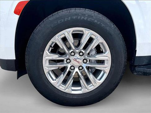 Used 2024 GMC Yukon SLE w/ Gmc Pro Safety Plus Package RWD image 10