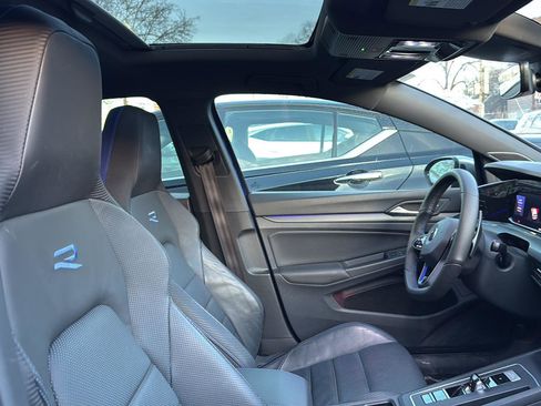Used 2022 Volkswagen Golf R image 34