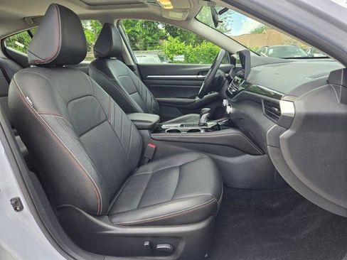 Used 2025 Nissan Altima 2.5 SR w/ SR Premium Package AWD/4WD image 29