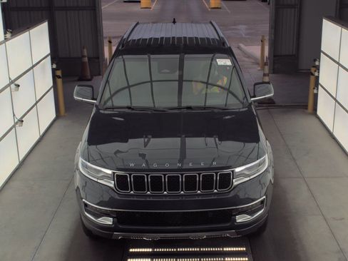 Used 2022 Jeep Wagoneer Series III w/ Flexible Seating Group image 2