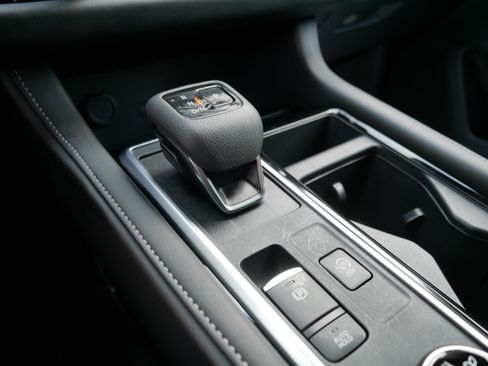 Certified 2025 Nissan Pathfinder SL AWD/4WD image 24