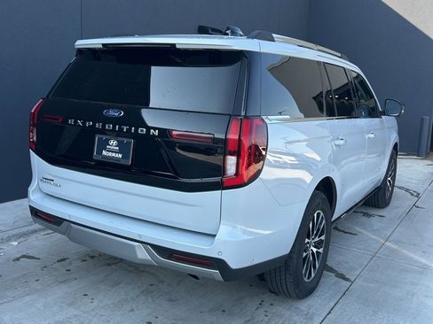 Used 2025 Ford Expedition Platinum image 4