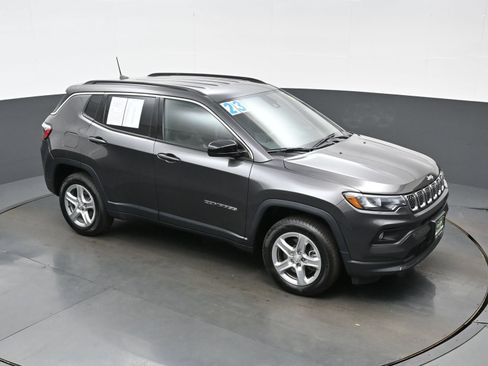 Used 2023 Jeep Compass Latitude w/ Convenience Group AWD/4WD image 42