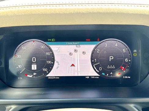 Used 2023 Land Rover Defender 90 X-Dynamic SE image 13