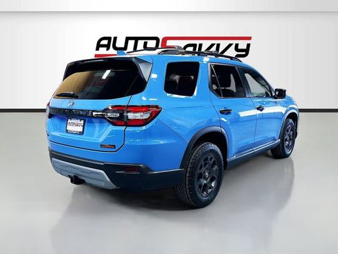 Used 2025 Honda Pilot TrailSport image 7