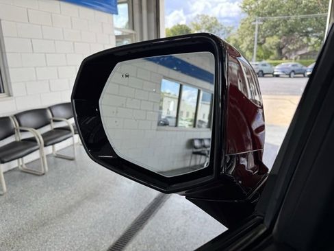 Used 2022 Chevrolet Suburban RST w/ Sport Performance Package image 29