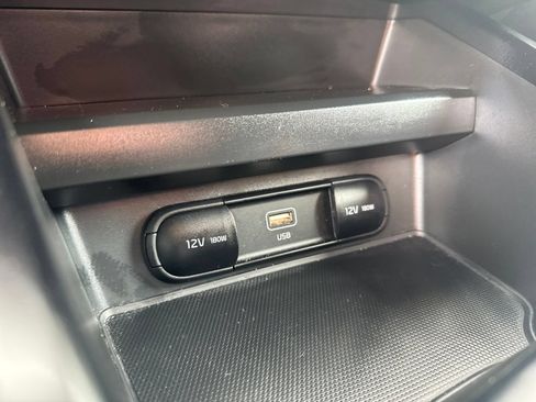 Used 2025 Kia Soul LX w/ LX Technology Package FWD image 23