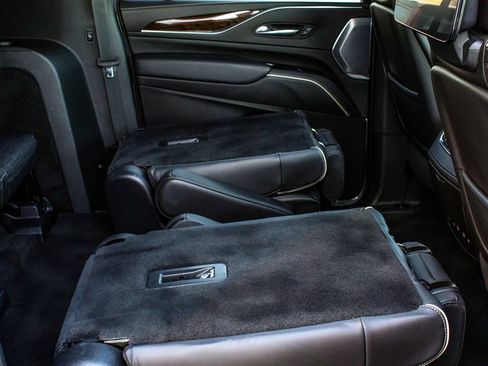 Used 2022 Cadillac Escalade ESV Sport Platinum w/ LPO, ONYX Package image 39