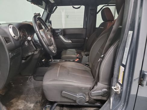 Used 2016 Jeep Wrangler Unlimited Rubicon w/ Connectivity Group image 12