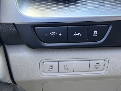 Used 2024 Kia Carnival LX image 20