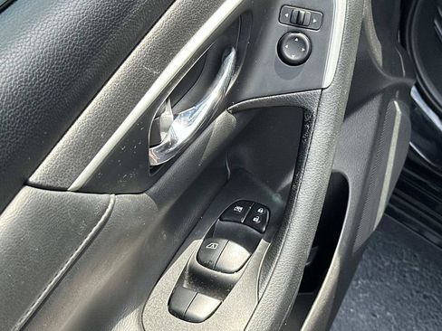 Used 2017 Nissan Altima 2.5 SL w/ Moonroof Package FWD image 19