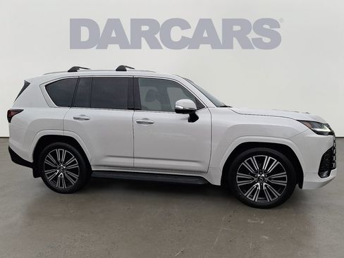 Used 2025 Lexus LX 600 4WD w/ Luxury Package image 7