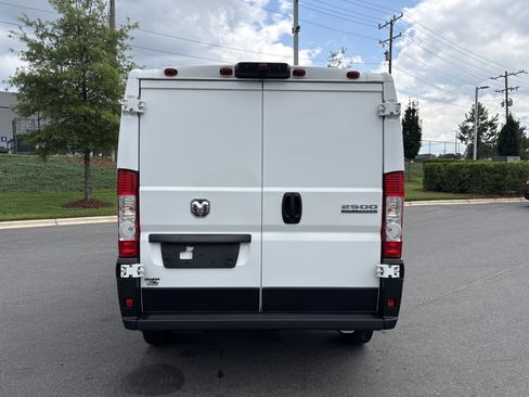 Used 2025 RAM ProMaster 2500 w/ Convenience Group FWD image 8