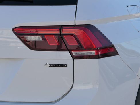 Used 2022 Volkswagen Tiguan SE R-Line image 5