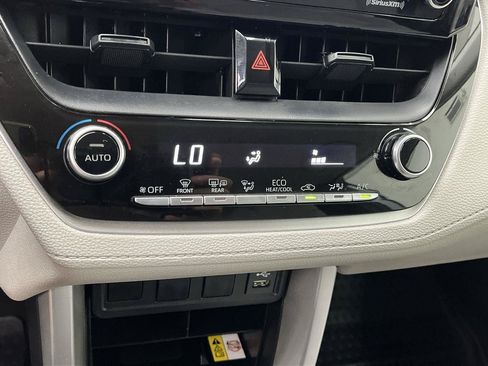 Used 2022 Toyota Corolla Cross LE AWD/4WD image 18