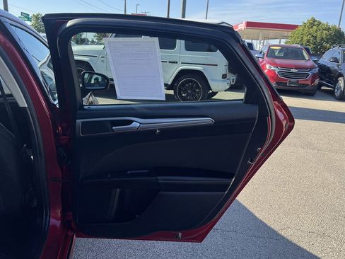 Used 2020 Ford Fusion SE FWD image 24