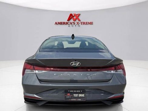 Used 2023 Hyundai Elantra SEL FWD image 5