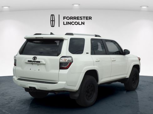 Used 2019 Toyota 4Runner SR5 AWD/4WD image 3