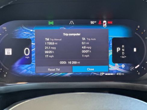 Certified 2025 Volvo XC60 B5 Plus AWD/4WD image 27