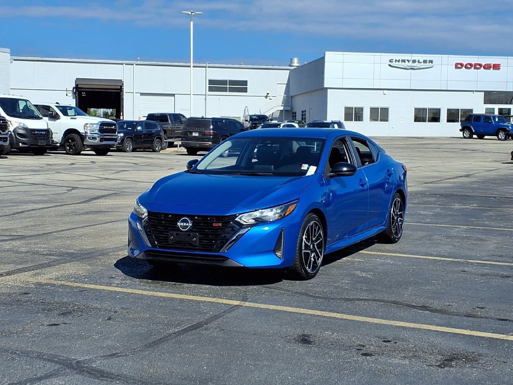 Used 2025 Nissan Sentra SR FWD image 2