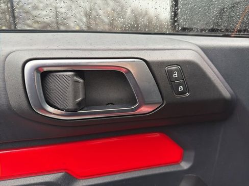 Used 2024 Ford Bronco Badlands image 12