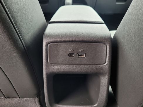 Used 2025 Chevrolet Trax LT w/ LT Convenience Package image 14