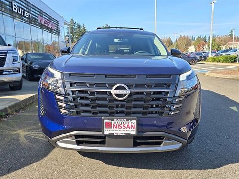 New 2026 Nissan Pathfinder SL image 2