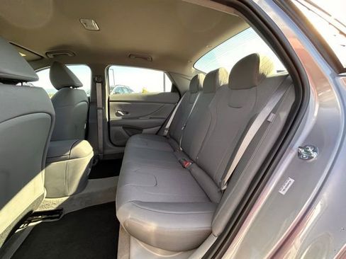 Used 2025 Hyundai Elantra SE FWD image 29