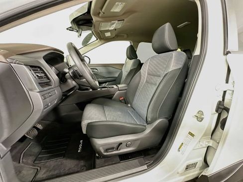 Used 2023 Nissan Rogue SV AWD/4WD image 16