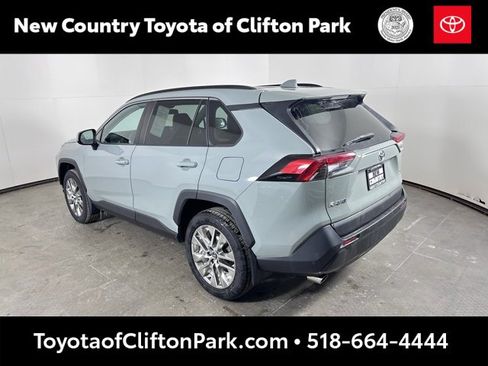 Used 2020 Toyota RAV4 XLE Premium image 5