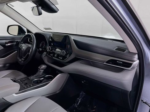 Used 2024 Toyota Highlander XLE image 30