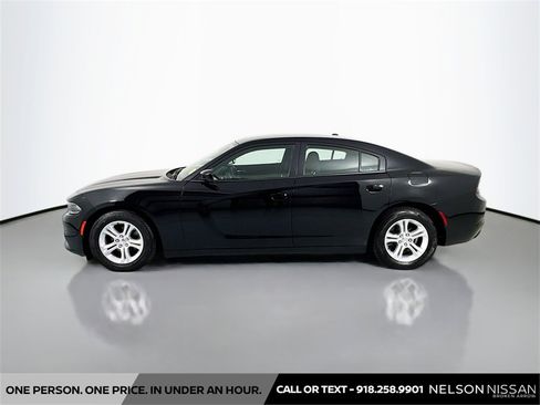 Used 2017 Dodge Charger SE w/ Popular Equipment Group image 8