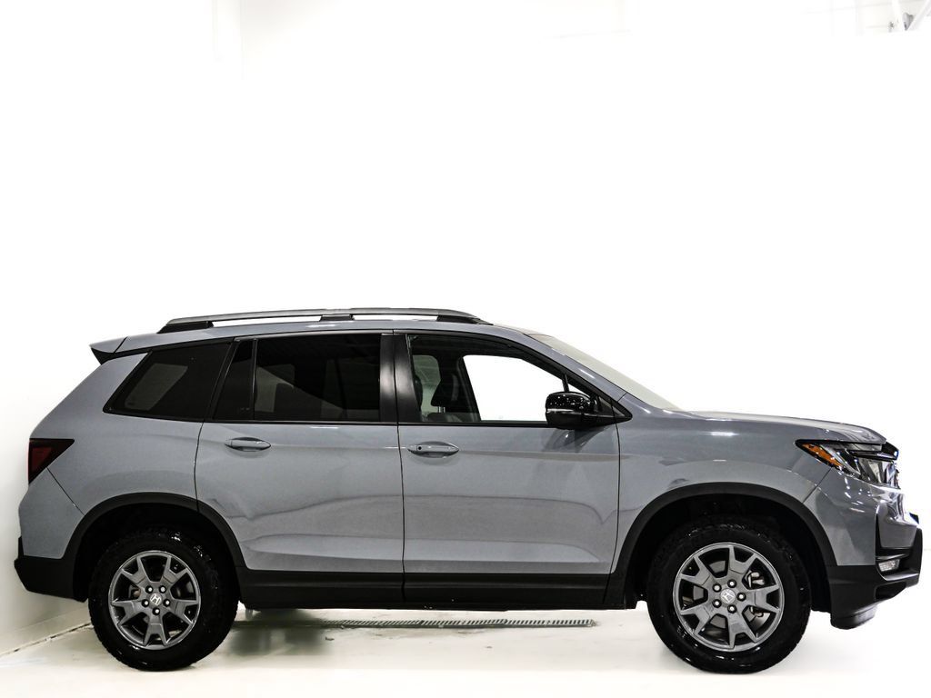Used 2025 Honda Passport TrailSport image 5