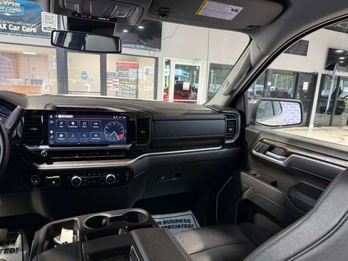 Used 2025 GMC Sierra 1500 SLT AWD/4WD image 27