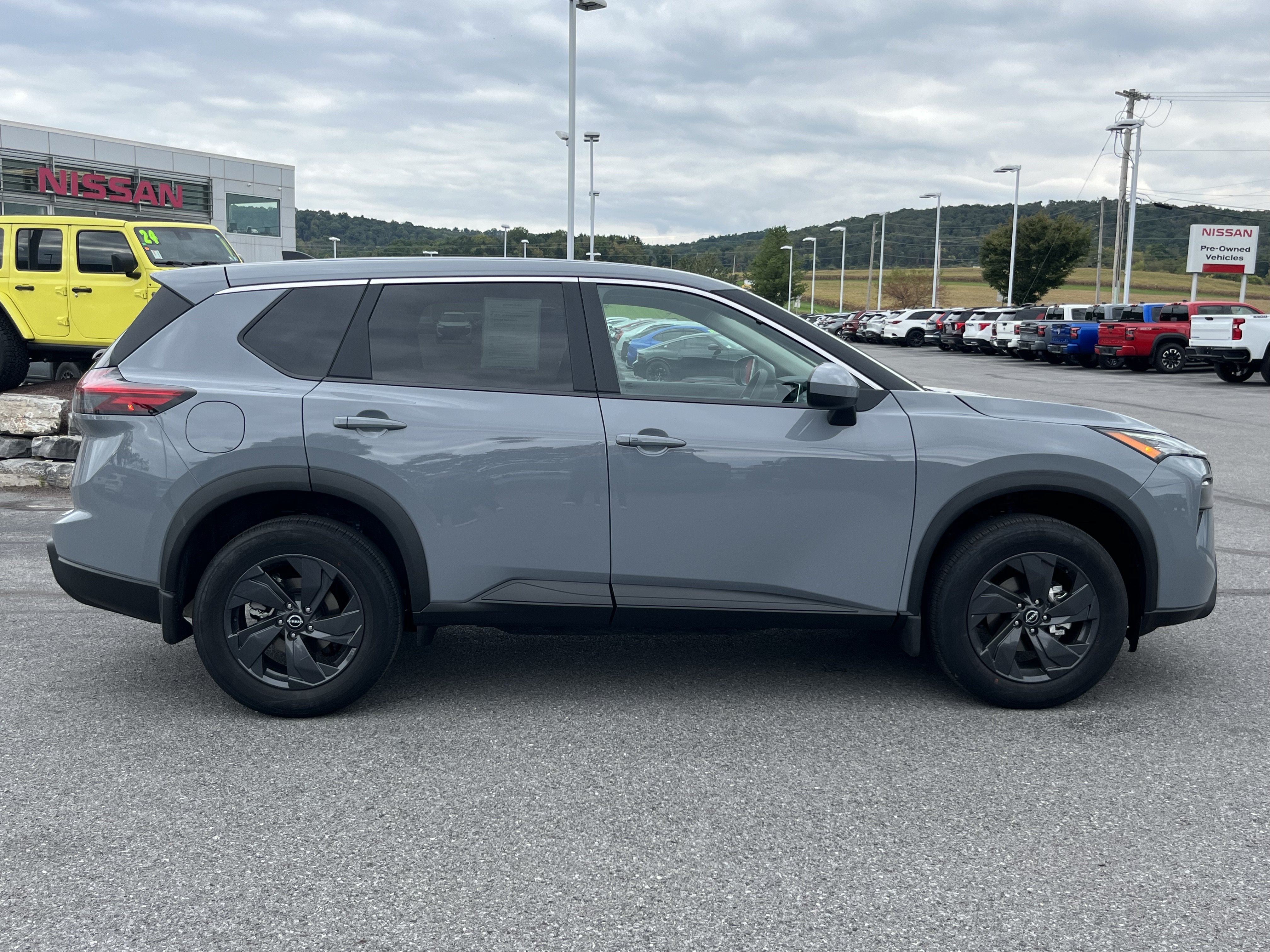 Used 2026 Nissan Rogue SV w/ Cold Weather Package AWD/4WD image 2