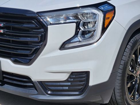 Used 2024 GMC Terrain SLE w/ Driver Convenience Package FWD image 13