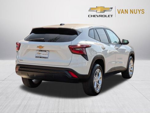 Used 2024 Chevrolet Trax LS w/ LS Convenience Package FWD image 5