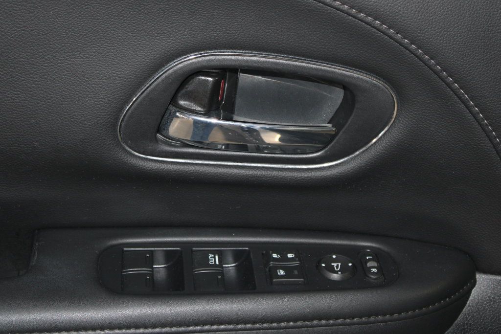 Used 2019 Honda HR-V Touring image 5