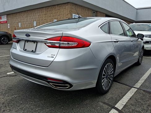 Used 2017 Ford Fusion SE w/ Fusion SE Technology Package AWD/4WD image 4
