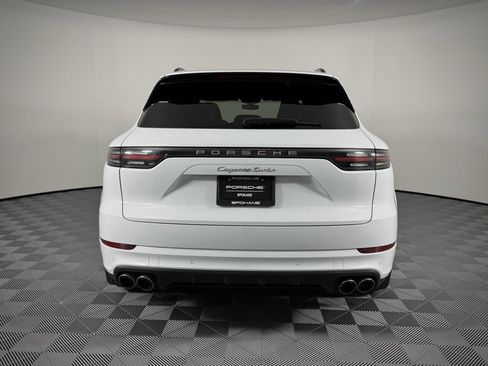 Used 2022 Porsche Cayenne Turbo image 8