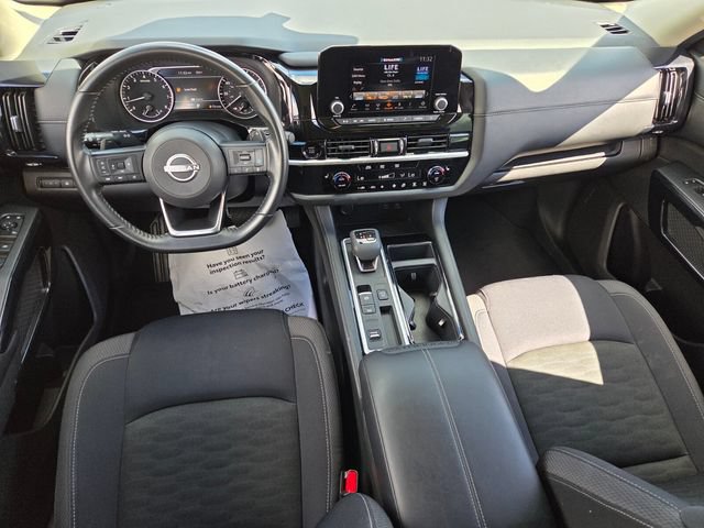 Used 2025 Nissan Pathfinder SV FWD image 9