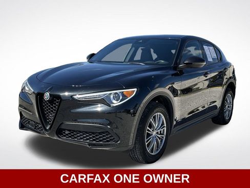 Used 2023 Alfa Romeo Stelvio Sprint image 2