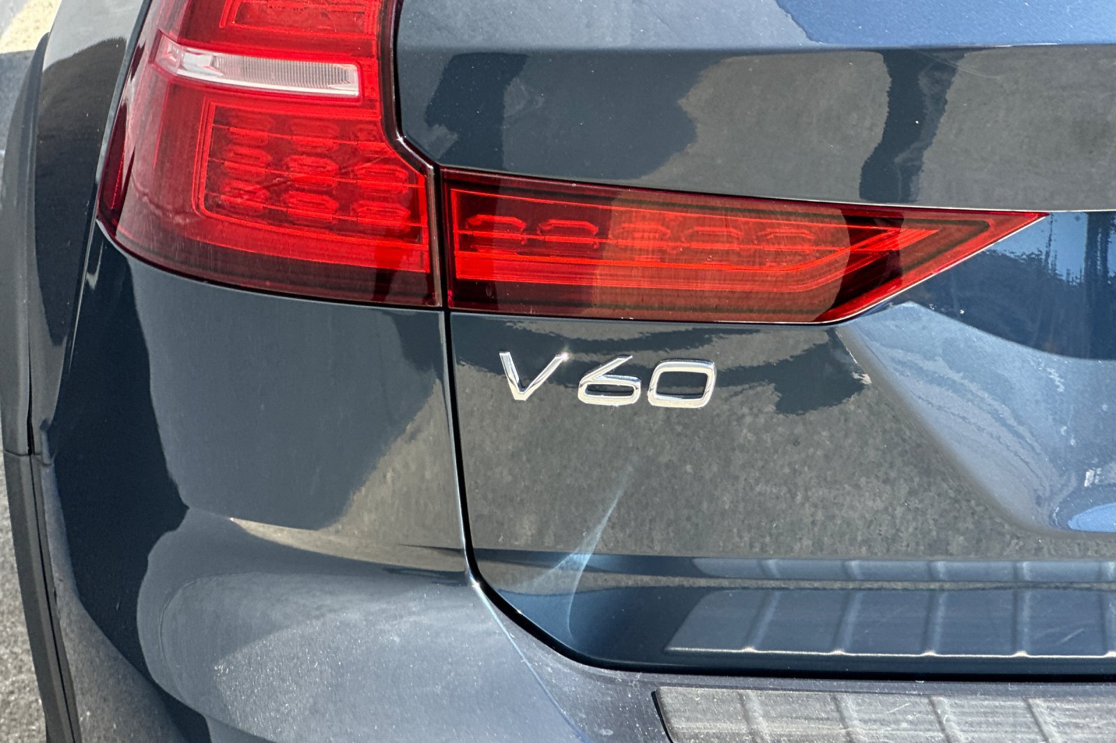 Certified 2025 Volvo V60 B5 Cross Country Plus w/ Protection Package Premier AWD/4WD image 13