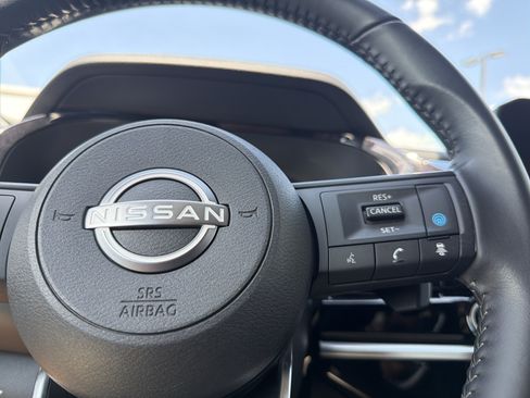 Used 2024 Nissan Pathfinder SV AWD/4WD image 11