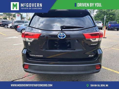 Used 2019 Toyota Highlander XLE w/ Carpet Mat Package (TMS) AWD/4WD image 5