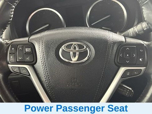 Used 2018 Toyota Highlander Limited image 19