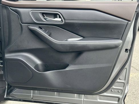 Used 2023 Nissan Rogue Platinum w/ Platinum Premium Package image 27