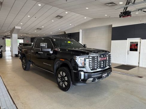 Used 2024 GMC Sierra 2500 Denali w/ Denali Reserve Package AWD/4WD image 1